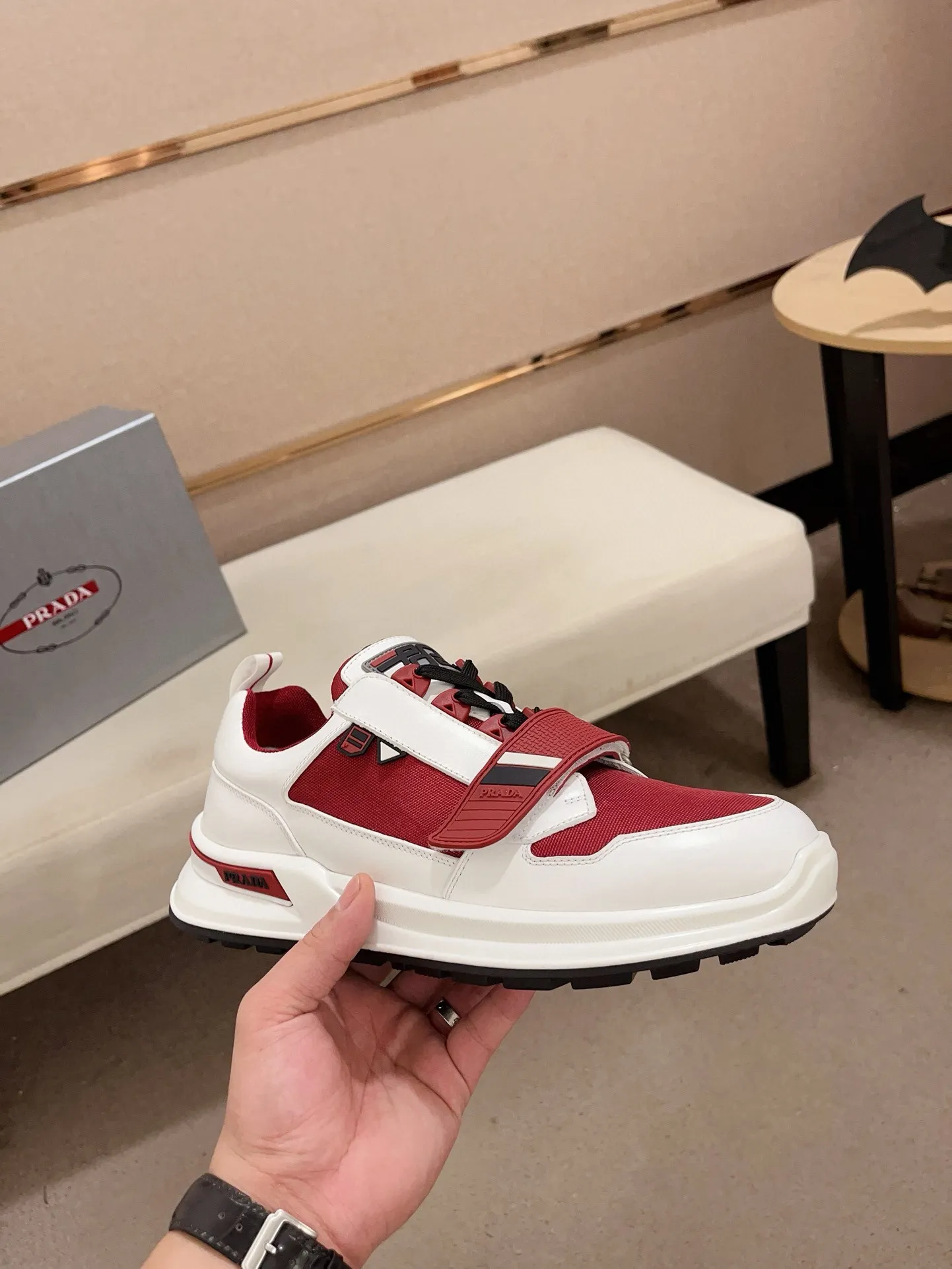 Factory price 620💰 ✔️✔️✔️Higher version High-quality new PRADA (Prada) counters are launched simultaneously. New men's shoes and 😘fabric are made of high-tech glue-spraying technology. Lining: Full cowhide lining. 👍🏿 High-end ☄️ air-cushion molded anti-slip rubber outsole, exquisite lines, simple and elegant, comfortable and high-end for leisure travel. Code number: 38 to 44 (45 is custom-made and cannot be returned or exchanged)